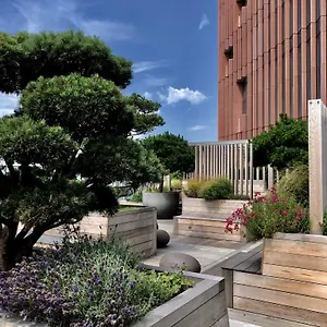 Manhattan Loft Gardens, Stratford Apartment